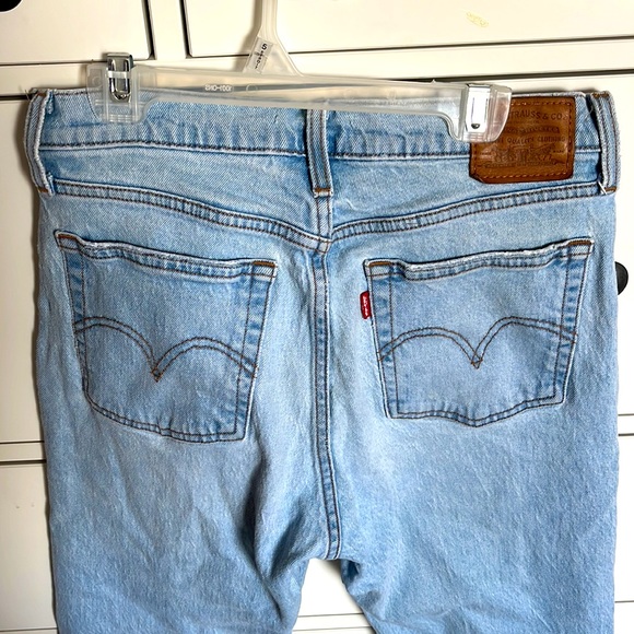 Levi’s light wash wedgie straight leg size 28 - Picture 3 of 4